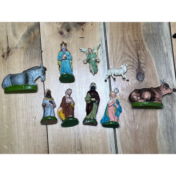 9 Vintage Paper Mache Nativity Scene Figurines. Holy Family. Animals. Angels. - Picture 1 of 11